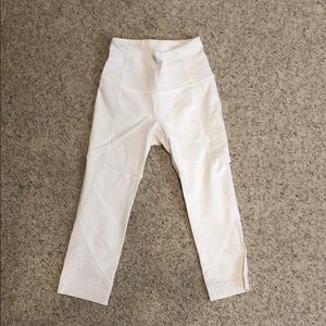 White crop leggings